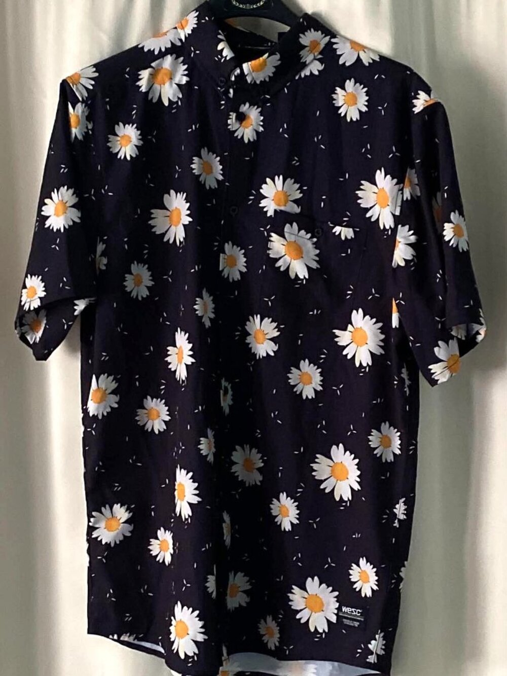 WeSC Oden SS Daisies AOP Navy Daisy Print Short Sleeve Button-Up Unisex M/L